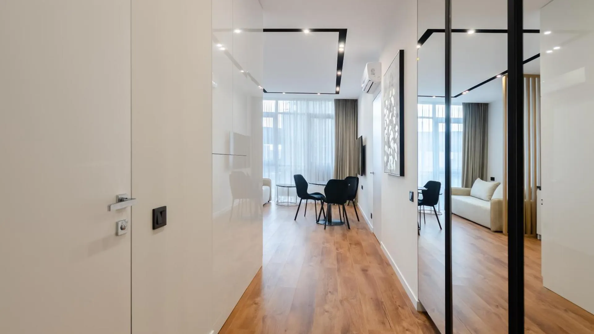 Petrovdom 2-5 New Apartment In Rc Novopecherski Lypky, 19B Andrii Verkhogliad Street Kiev